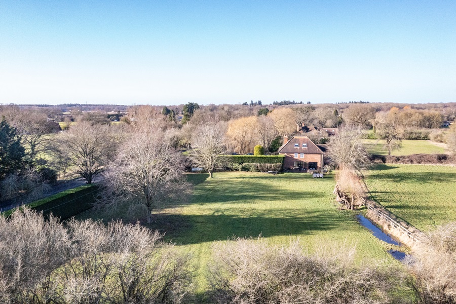 5 bed Detached Property for Sale in White Waltham, Berkshire SL6 from