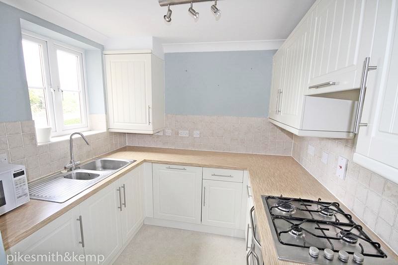 2 bedroom Flat to let in Highway Avenue, Maidenhead, from Pike Smith & Kemp Estate Agents.