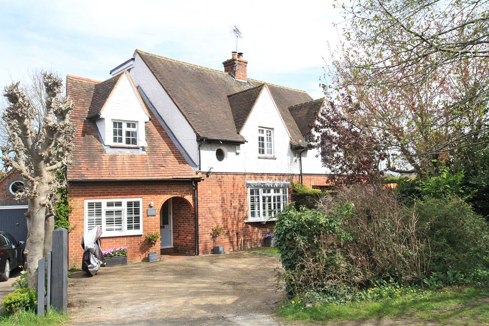 4 bed SemiDetached Property for Sale in Cookham, SL6 from Pike Smith & Kemp Estate Agents in